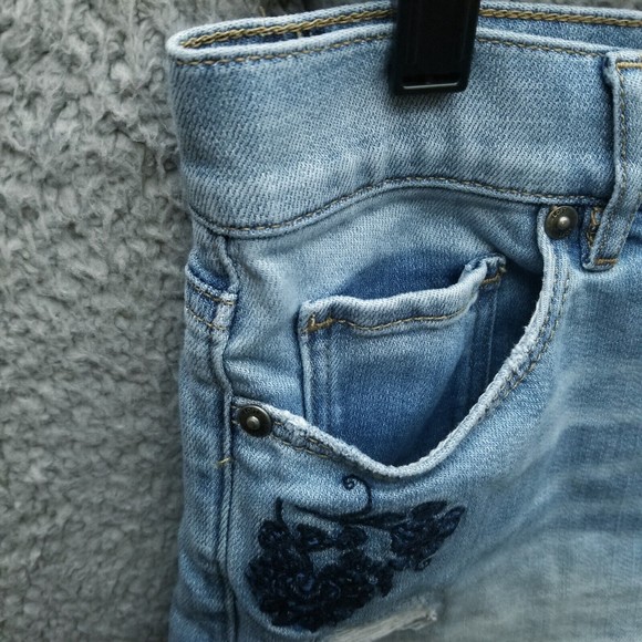 Loft Women's 27 Floral Blue Cut-Off Jean Shorts 32.5" 2.75" 8.75" - Picture 2 of 10